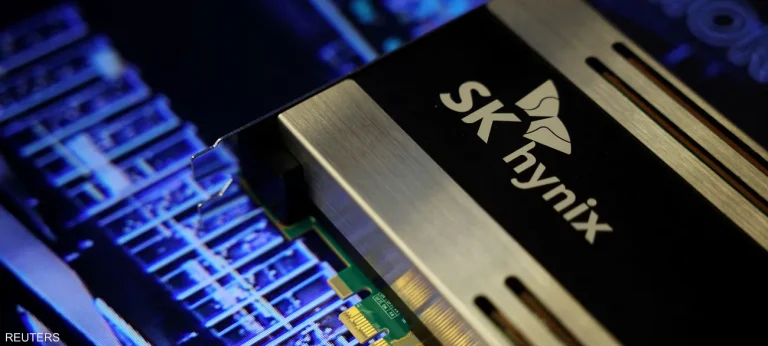 سهم “إس كيه هاينكس” يقفز لأعلى مستوى في 25 عامًا بعد تحالف مع OpenAI