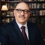 لم يكن هروباً من الوطن.. بل هروباً بالوطن في القلب