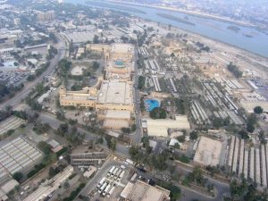 مسؤول حكومي : استهداف البعثات الدبلوماسية قد يسبب بعزلة العراق دولياً  وليس مناسبا الآن كشف نتائج التحقيقات