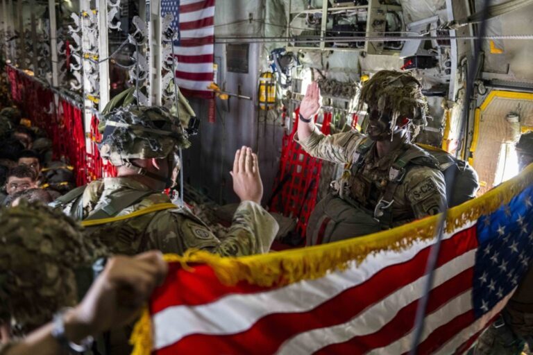 وزارة الحرب الاميركية : 13 قتيلاً و 400  عسكرياً اميركياً مصابا في حربنا ضد ايران