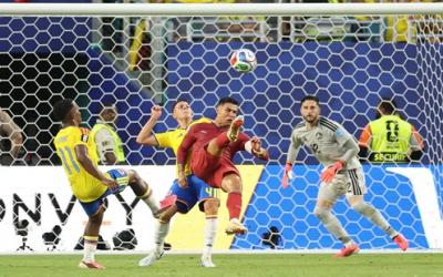 تعادل سلبي يمنح كولومبيا الصدارة ويضع البرتغال في طريق كرواتيا