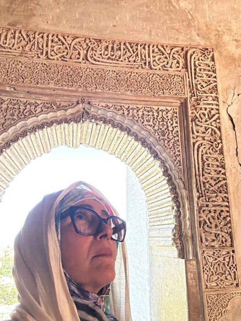 جاذبية السلطة  والمثقفين : تأملات في صناعة الهيبة الزائفة