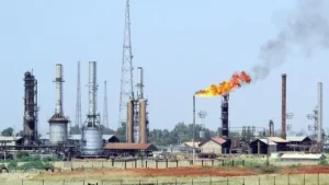 العراق يخسر نصف صادراته النفطية والإيرادات تهبط إلى 18 مليار دولار