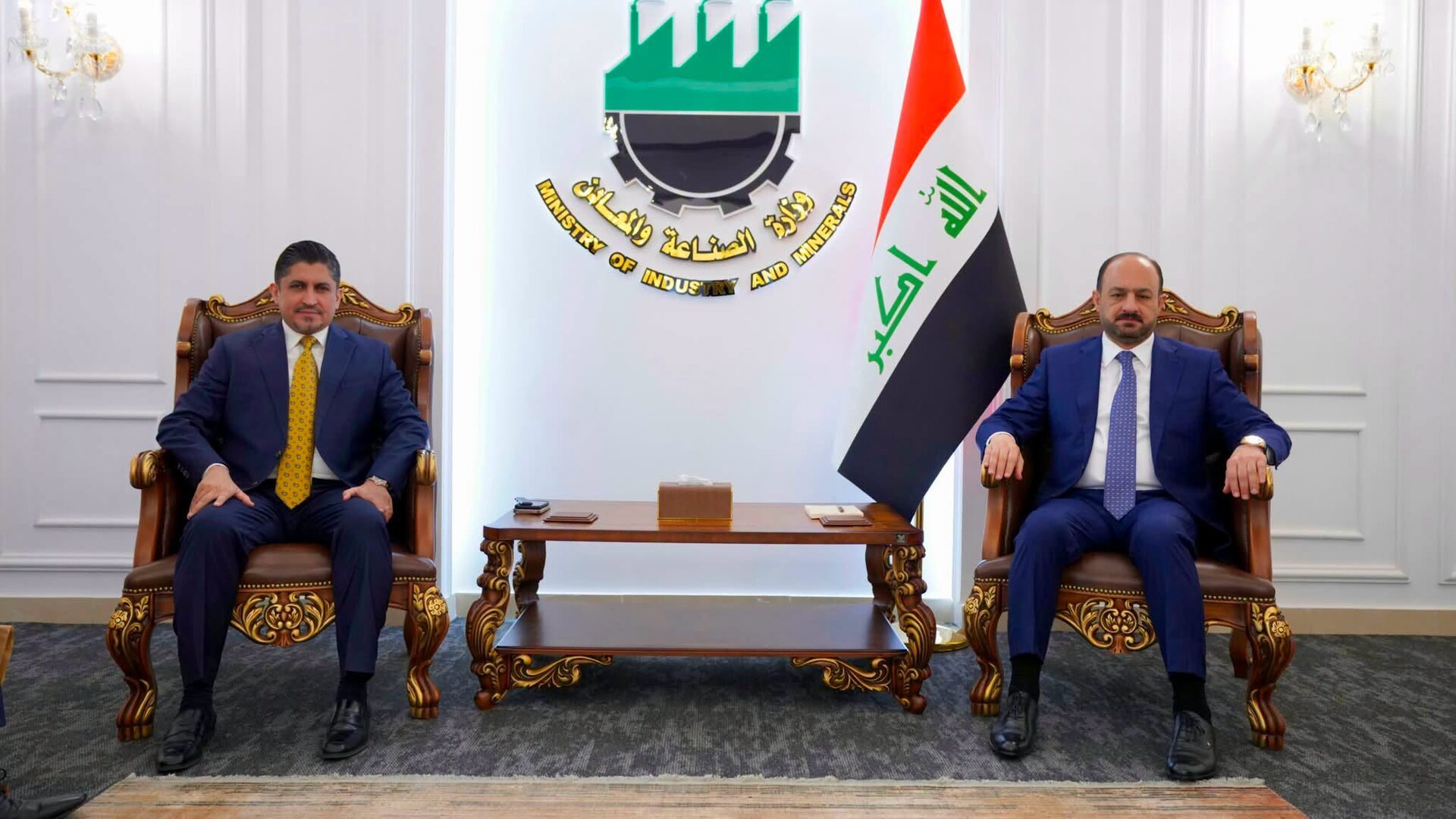 الكبيسي يلتقي الكربولي ويبحثان سبل تعزيز واقع القطاع الصناعي