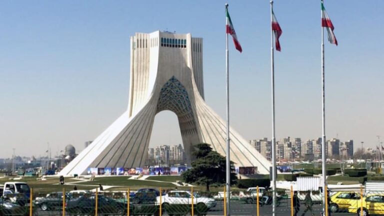 إيران: العراق مدين لنا بـ12 مليار دولار!