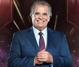 فنان لا تغيب عنه بصمة وطنه
